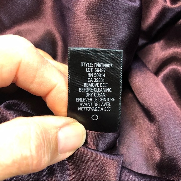 Tahari Women’s Dress Plum Satin Sleeveless Scoop Neckline Fitted Classic Style - Picture 6 of 8